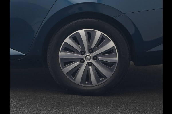 Škoda Superb Combi 1.4 TSI iV Business Edition PHEV 218pk Dealer O.H. | Adaptive Cruise | Camera | Canton Audio | Stoelen & Stuur Verwarmd | Blis | Keyless | Apple Carplay | Navigatie | DAB | Plug In Hybrid |