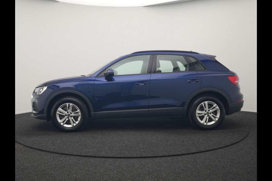 Audi Q3 45 TFSI e edition PHEV 245pk Dealer O.H | Trekhaak af Fabriek | Virtual Cockpit | Apple Carplay | Stoelverwarming | BLIS | Led Koplampen | Keyless | Cruise Control |