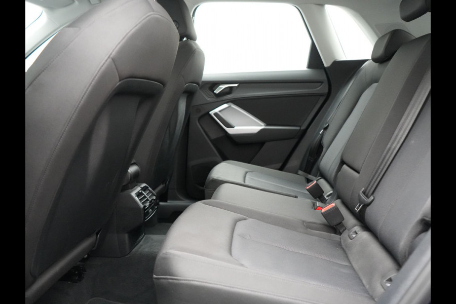 Audi Q3 45 TFSI e edition PHEV 245pk Dealer O.H | Trekhaak af Fabriek | Virtual Cockpit | Apple Carplay | Stoelverwarming | BLIS | Led Koplampen | Keyless | Cruise Control |