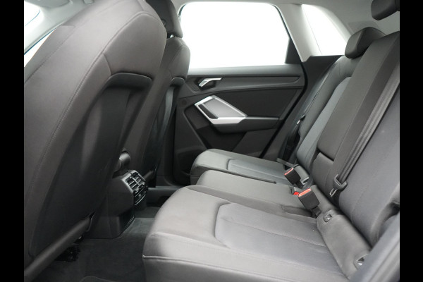 Audi Q3 45 TFSI e edition PHEV 245pk Dealer O.H | Trekhaak af Fabriek | Virtual Cockpit | Apple Carplay | Stoelverwarming | BLIS | Led Koplampen | Keyless | Cruise Control |