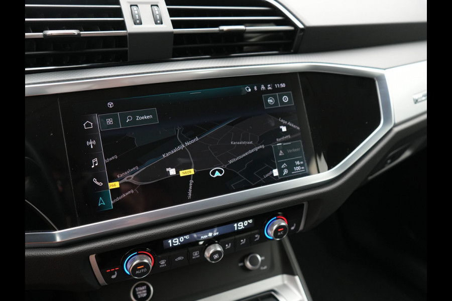 Audi Q3 45 TFSI e edition PHEV 245pk Dealer O.H | Trekhaak af Fabriek | Virtual Cockpit | Apple Carplay | Stoelverwarming | BLIS | Led Koplampen | Keyless | Cruise Control |