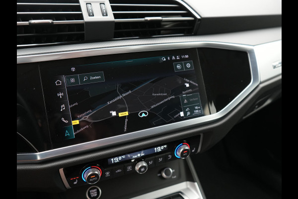 Audi Q3 45 TFSI e edition PHEV 245pk Dealer O.H | Trekhaak af Fabriek | Virtual Cockpit | Apple Carplay | Stoelverwarming | BLIS | Led Koplampen | Keyless | Cruise Control |