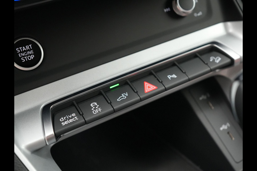 Audi Q3 45 TFSI e edition PHEV 245pk Dealer O.H | Trekhaak af Fabriek | Virtual Cockpit | Apple Carplay | Stoelverwarming | BLIS | Led Koplampen | Keyless | Cruise Control |