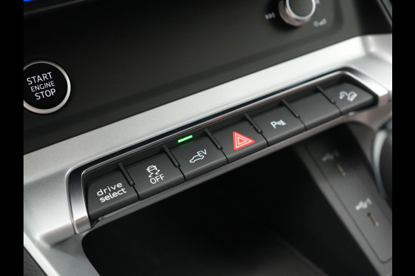 Audi Q3 45 TFSI e edition PHEV 245pk Dealer O.H | Trekhaak af Fabriek | Virtual Cockpit | Apple Carplay | Stoelverwarming | BLIS | Led Koplampen | Keyless | Cruise Control |