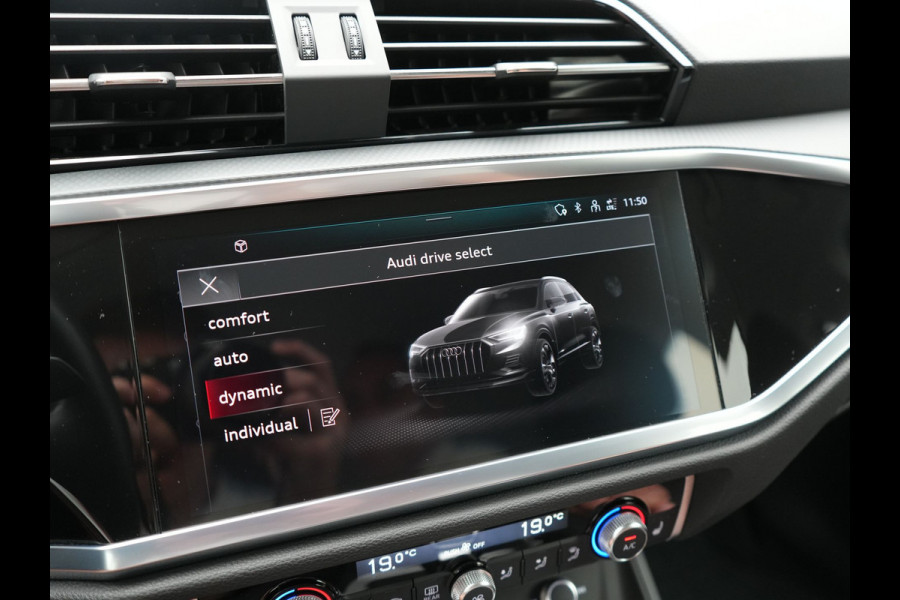 Audi Q3 45 TFSI e edition PHEV 245pk Dealer O.H | Trekhaak af Fabriek | Virtual Cockpit | Apple Carplay | Stoelverwarming | BLIS | Led Koplampen | Keyless | Cruise Control |