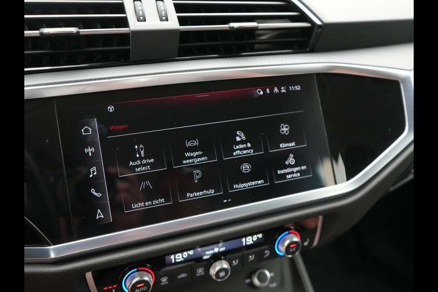 Audi Q3 45 TFSI e edition PHEV 245pk Dealer O.H | Trekhaak af Fabriek | Virtual Cockpit | Apple Carplay | Stoelverwarming | BLIS | Led Koplampen | Keyless | Cruise Control |