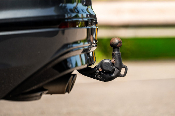 Volkswagen Tiguan 1.5 TSI ACT Highline Business R Panoramadak I Trekhaak I NL Auto I NAP I Dynaudio I Adaptive Cruise I PDC