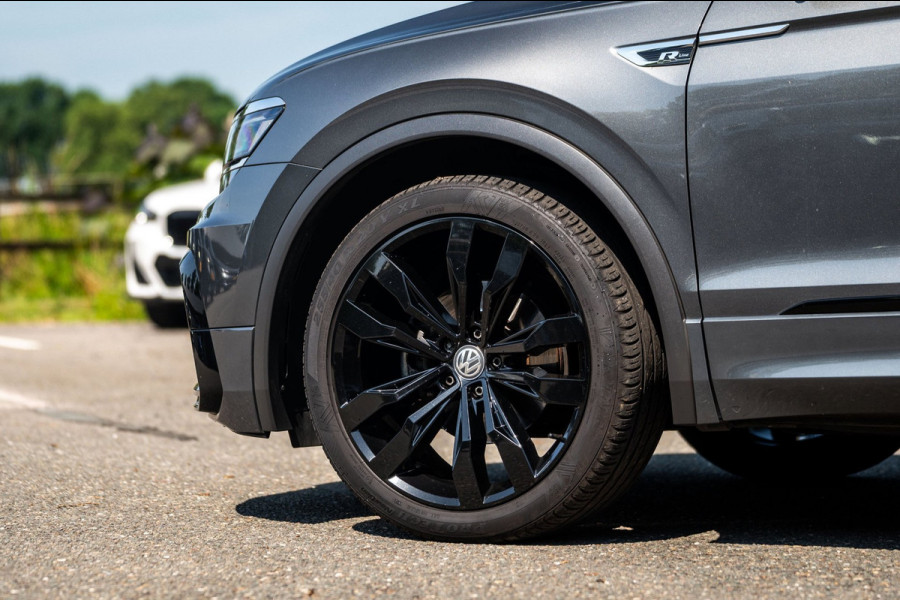 Volkswagen Tiguan 1.5 TSI ACT Highline Business R Panoramadak I Trekhaak I NL Auto I NAP I Dynaudio I Adaptive Cruise I PDC