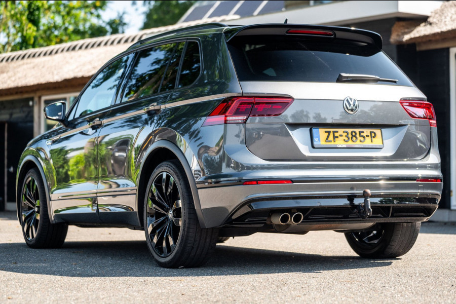 Volkswagen Tiguan 1.5 TSI ACT Highline Business R Panoramadak I Trekhaak I NL Auto I NAP I Dynaudio I Adaptive Cruise I PDC