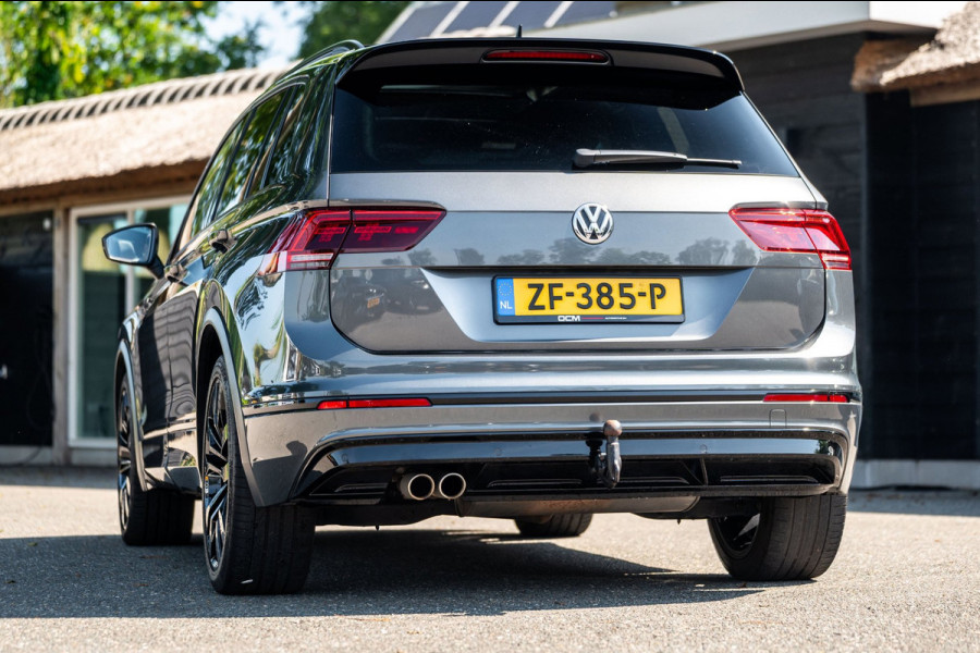 Volkswagen Tiguan 1.5 TSI ACT Highline Business R Panoramadak I Trekhaak I NL Auto I NAP I Dynaudio I Adaptive Cruise I PDC