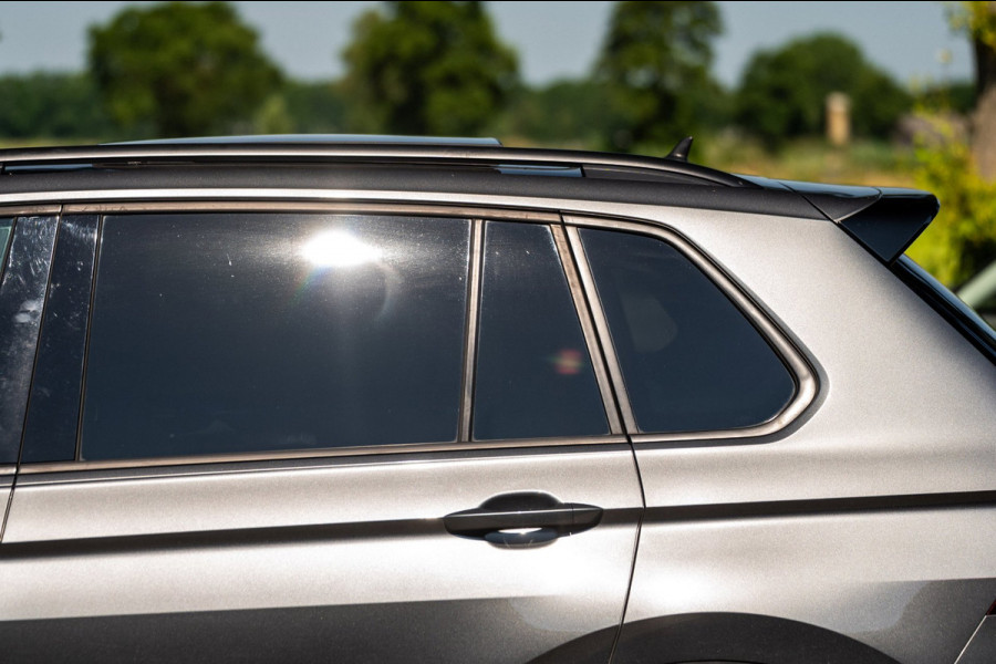 Volkswagen Tiguan 1.5 TSI ACT Highline Business R Panoramadak I Trekhaak I NL Auto I NAP I Dynaudio I Adaptive Cruise I PDC