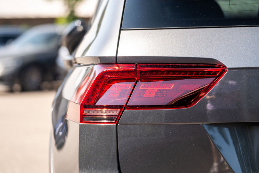 Volkswagen Tiguan 1.5 TSI ACT Highline Business R Panoramadak I Trekhaak I NL Auto I NAP I Dynaudio I Adaptive Cruise I PDC