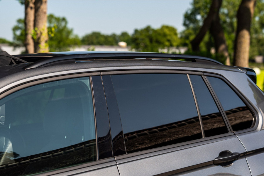 Volkswagen Tiguan 1.5 TSI ACT Highline Business R Panoramadak I Trekhaak I NL Auto I NAP I Dynaudio I Adaptive Cruise I PDC