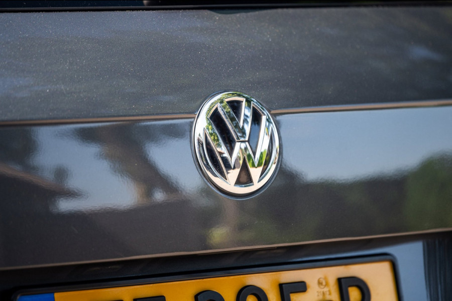 Volkswagen Tiguan 1.5 TSI ACT Highline Business R Panoramadak I Trekhaak I NL Auto I NAP I Dynaudio I Adaptive Cruise I PDC