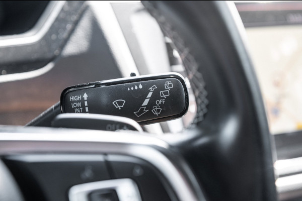 Volkswagen Tiguan 1.5 TSI ACT Highline Business R Panoramadak I Trekhaak I NL Auto I NAP I Dynaudio I Adaptive Cruise I PDC