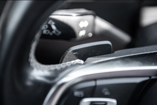 Volkswagen Tiguan 1.5 TSI ACT Highline Business R Panoramadak I Trekhaak I NL Auto I NAP I Dynaudio I Adaptive Cruise I PDC