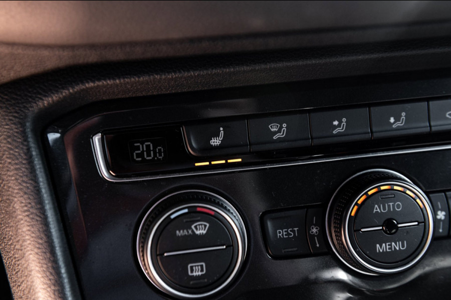 Volkswagen Tiguan 1.5 TSI ACT Highline Business R Panoramadak I Trekhaak I NL Auto I NAP I Dynaudio I Adaptive Cruise I PDC