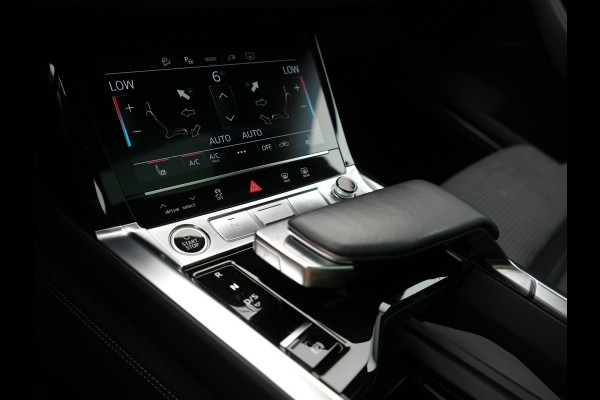 Audi Q8 Sportback e-tron 55 Quattro S edition 114 kWh 408pk Dealer O.H | Luchtvering | Panodak | Black Optic | Adaptive Cruise | 360 Camera | B&O Soundsystem | 21"L.M | Alcantara Sportstoelen Memory | Apple Carplay | Matrix LED |
