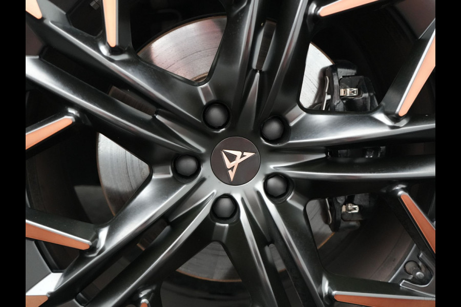 CUPRA Terramar 1.5 TSI e-Hybrid VZ Copper Edition PHEV 272pk DARK VOID METALLIC | Panodak | Head Up | Adaptive Cruise | 360 Camera | Lederen Sportstoelen Memory & Verwarmd | Sennheiser Premium Audio | Matrix LED | Sfeerverlichting | Stuur Verwarmd | Keyless | Blis |