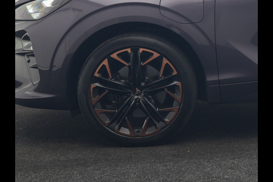 CUPRA Terramar 1.5 TSI e-Hybrid VZ Copper Edition PHEV 272pk DARK VOID METALLIC | Panodak | Head Up | Adaptive Cruise | 360 Camera | Lederen Sportstoelen Memory & Verwarmd | Sennheiser Premium Audio | Matrix LED | Sfeerverlichting | Stuur Verwarmd | Keyless | Blis |