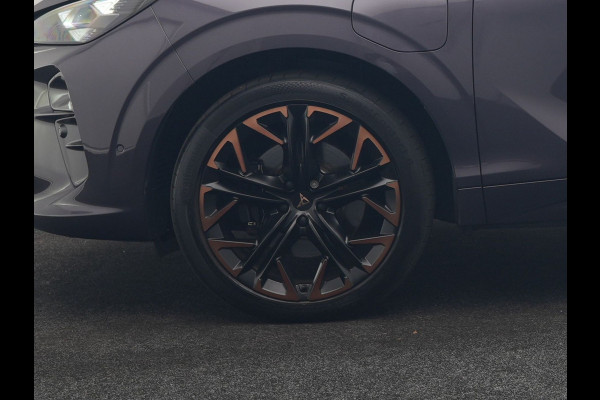 CUPRA Terramar 1.5 TSI e-Hybrid VZ Copper Edition PHEV 272pk DARK VOID METALLIC | Panodak | Head Up | Adaptive Cruise | 360 Camera | Lederen Sportstoelen Memory & Verwarmd | Sennheiser Premium Audio | Matrix LED | Sfeerverlichting | Stuur Verwarmd | Keyless | Blis |