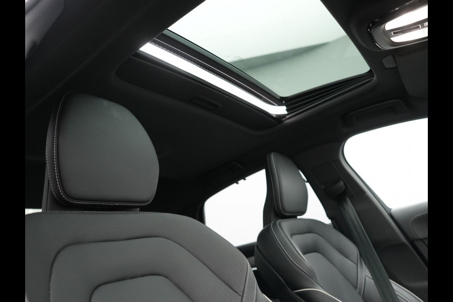 Volvo S90 T8 AWD Ultimate Dark 456pk PHEV LONG RANGE Dealer O.H | Four C Luchtvering | Schuifdak | Bowers & Wilkins | Adaptive Cruise | Head Up | 360 Camera | 20"L.M | Google Maps |