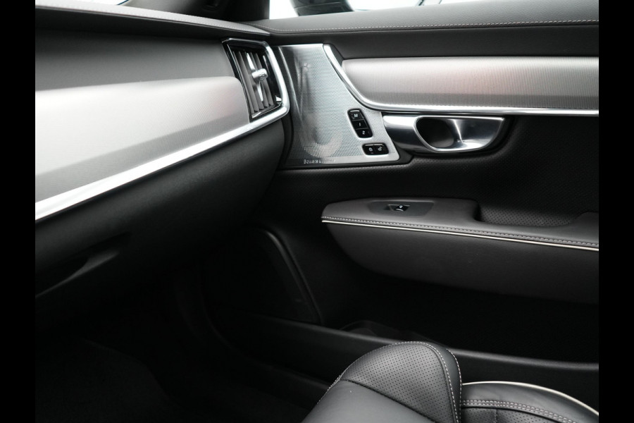 Volvo S90 T8 AWD Ultimate Dark 456pk PHEV LONG RANGE Dealer O.H | Four C Luchtvering | Schuifdak | Bowers & Wilkins | Adaptive Cruise | Head Up | 360 Camera | 20"L.M | Google Maps |
