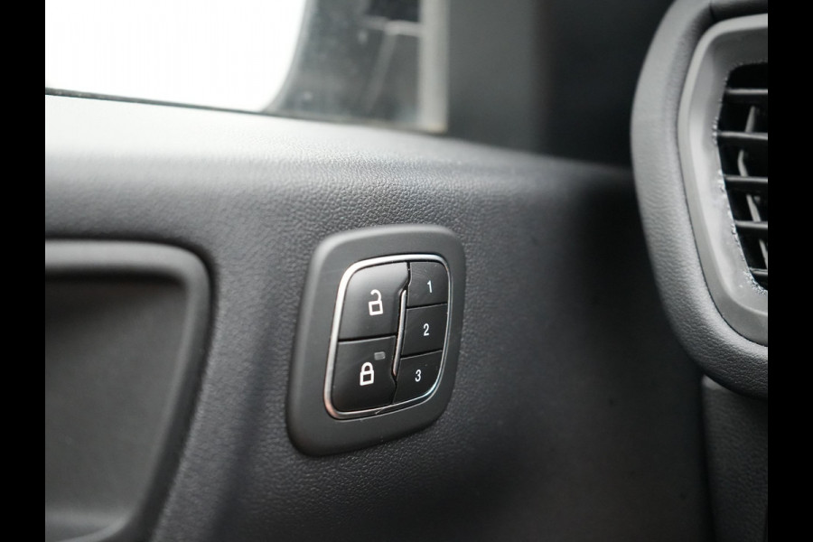 Ford Kuga 2.5 Vignale PHEV 225pk Dealer O.H | Panodak | Head Up | Bang & Olufsen | Adaptive Cruise | 360 Camera | Lederen Sportstoelen Memory & Verwarmd | BLIS | Keyless | Apple Carplay | Pilot Assist | Sfeerverlichting | Navigatie | Virtual | 18"L.M | Plug In Hybrid |