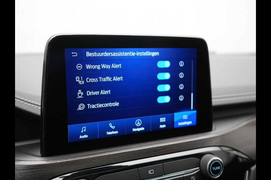 Ford Kuga 2.5 Vignale PHEV 225pk Dealer O.H | Panodak | Head Up | Bang & Olufsen | Adaptive Cruise | 360 Camera | Lederen Sportstoelen Memory & Verwarmd | BLIS | Keyless | Apple Carplay | Pilot Assist | Sfeerverlichting | Navigatie | Virtual | 18"L.M | Plug In Hybrid |