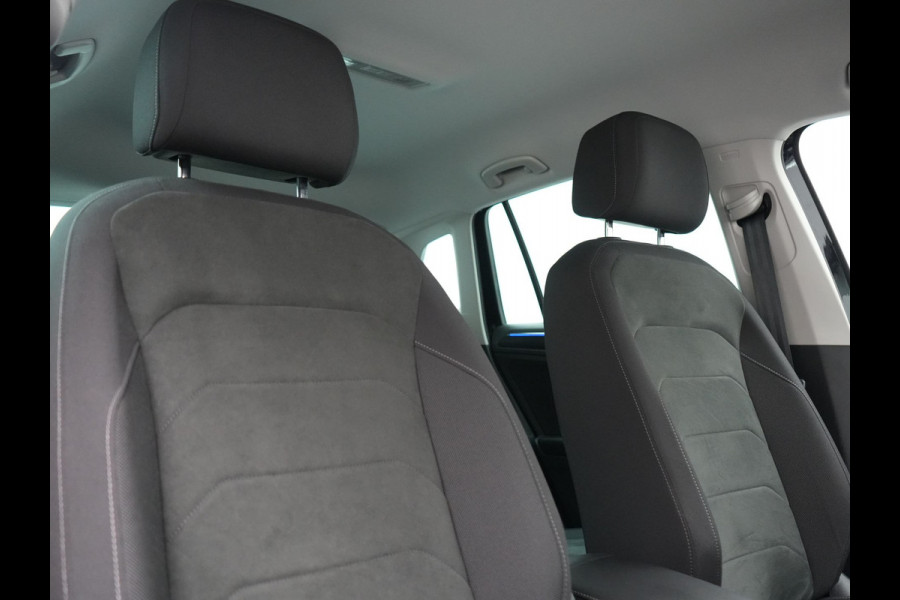 Volkswagen Tiguan 1.4 TSI eHybrid Elegance PHEV SOH 96.9% 245pk Dealer O.H | Adaptive Cruise | 360 Camera | Head Up | Stoelverwarming | IQ Light | Stuurverwarming | Apple Carplay | Travel Assist | Navigatie | Virtual | DAB | 18"L.M | Plug In Hybrid |