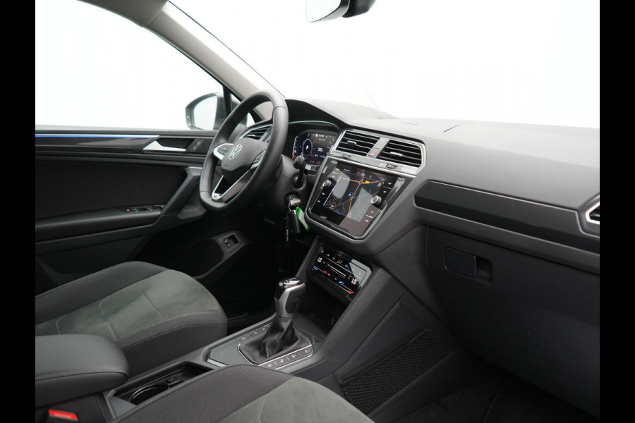 Volkswagen Tiguan 1.4 TSI eHybrid Elegance PHEV SOH 96.9% 245pk Dealer O.H | Adaptive Cruise | 360 Camera | Head Up | Stoelverwarming | IQ Light | Stuurverwarming | Apple Carplay | Travel Assist | Navigatie | Virtual | DAB | 18"L.M | Plug In Hybrid |