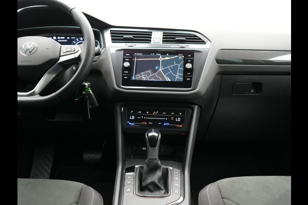 Volkswagen Tiguan 1.4 TSI eHybrid Elegance PHEV SOH 96.9% 245pk Dealer O.H | Adaptive Cruise | 360 Camera | Head Up | Stoelverwarming | IQ Light | Stuurverwarming | Apple Carplay | Travel Assist | Navigatie | Virtual | DAB | 18"L.M | Plug In Hybrid |