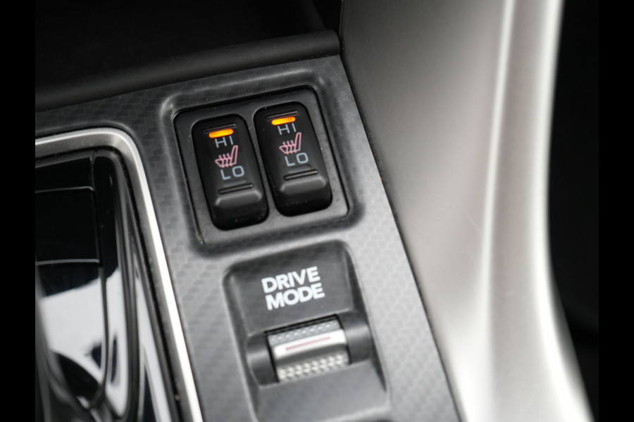 Mitsubishi Eclipse Cross 2.4 Black Edition PHEV 177pk Dealer O.H | 360 Camera | Adaptive Cruise | Alcantara Sportstoelen & Stuur Verwarmd | Keyless | Navigatie Via TomTom | 18" L.M | DAB | Plug In Hybrid |