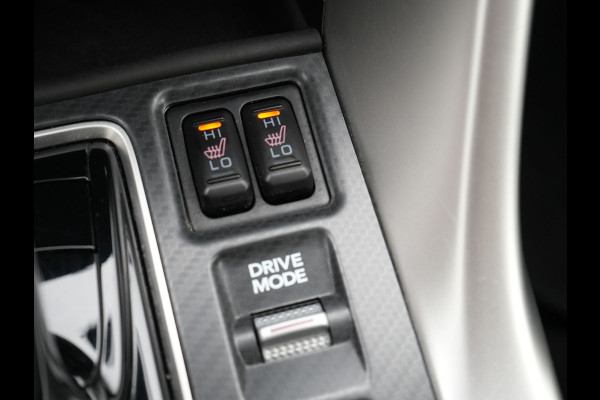 Mitsubishi Eclipse Cross 2.4 Black Edition PHEV 177pk Dealer O.H | 360 Camera | Adaptive Cruise | Alcantara Sportstoelen & Stuur Verwarmd | Keyless | Navigatie Via TomTom | 18" L.M | DAB | Plug In Hybrid |