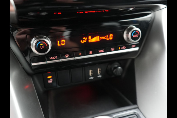 Mitsubishi Eclipse Cross 2.4 Black Edition PHEV 177pk Dealer O.H | 360 Camera | Adaptive Cruise | Alcantara Sportstoelen & Stuur Verwarmd | Keyless | Navigatie Via TomTom | 18" L.M | DAB | Plug In Hybrid |