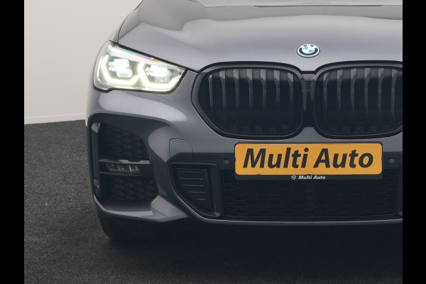 BMW X1 xDrive25e M Sport PHEV 221pk Dealer O.H. | Trekhaak Afn. | Panodak | Head Up | Adaptive Cruise | Camera | Lederen Sportstoelen Memory & Verwarmd | Keyless | Sfeerverlichting | Navigatie | DAB | Plug In Hybrid |