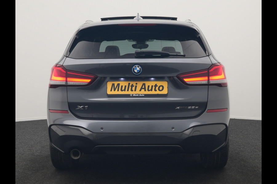 BMW X1 xDrive25e M Sport PHEV 221pk Dealer O.H. | Trekhaak Afn. | Panodak | Head Up | Adaptive Cruise | Camera | Lederen Sportstoelen Memory & Verwarmd | Keyless | Sfeerverlichting | Navigatie | DAB | Plug In Hybrid |