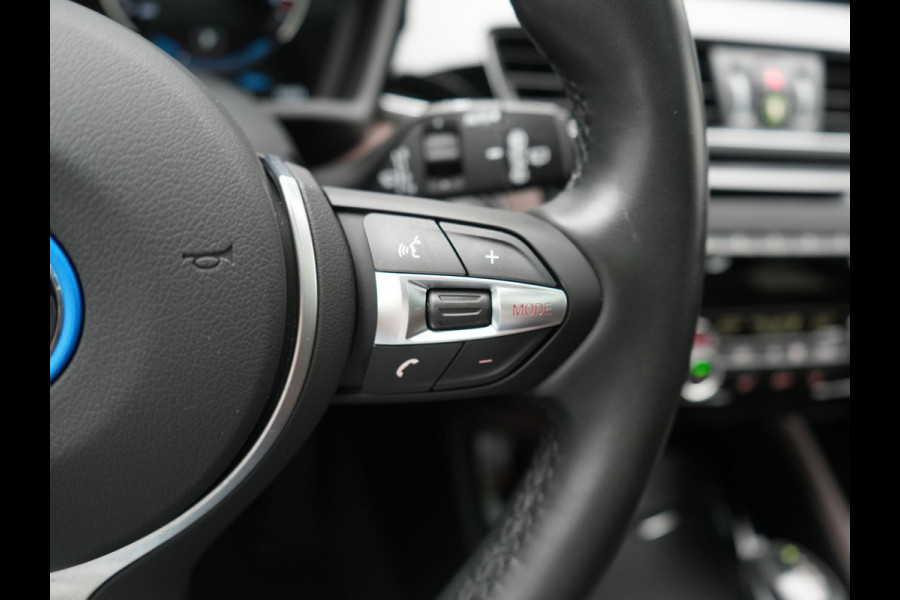 BMW X1 xDrive25e M Sport PHEV 221pk Dealer O.H. | Trekhaak Afn. | Panodak | Head Up | Adaptive Cruise | Camera | Lederen Sportstoelen Memory & Verwarmd | Keyless | Sfeerverlichting | Navigatie | DAB | Plug In Hybrid |