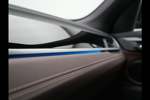 BMW X1 xDrive25e M Sport PHEV 221pk Dealer O.H. | Trekhaak Afn. | Panodak | Head Up | Adaptive Cruise | Camera | Lederen Sportstoelen Memory & Verwarmd | Keyless | Sfeerverlichting | Navigatie | DAB | Plug In Hybrid |