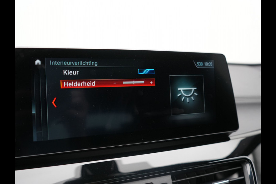BMW X1 xDrive25e M Sport PHEV 221pk Dealer O.H. | Trekhaak Afn. | Panodak | Head Up | Adaptive Cruise | Camera | Lederen Sportstoelen Memory & Verwarmd | Keyless | Sfeerverlichting | Navigatie | DAB | Plug In Hybrid |