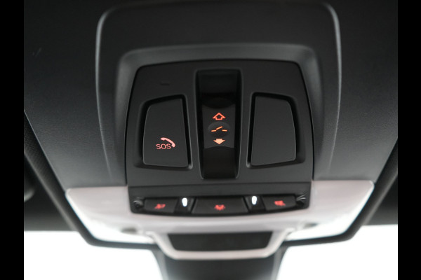 BMW X1 xDrive25e M Sport PHEV 221pk Dealer O.H. | Trekhaak Afn. | Panodak | Head Up | Adaptive Cruise | Camera | Lederen Sportstoelen Memory & Verwarmd | Keyless | Sfeerverlichting | Navigatie | DAB | Plug In Hybrid |