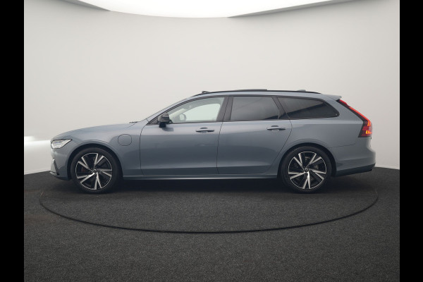 Volvo V90 T6 AWD Plus Dark LONG RANGE PHEV 350pk Dealer O.H. | Trekhaak Af Fabriek | Panodak | Adaptive Cruise | Camera | Harman / Kardon | Lederen Comfortzetels Memory & Ventilatie | Keyless | Blis | Stoelen & Stuur Verwarmd | Apple Carplay | Google | Plug In Hybrid |
