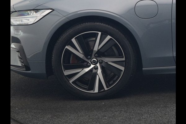Volvo V90 T6 AWD Plus Dark LONG RANGE PHEV 350pk Dealer O.H. | Trekhaak Af Fabriek | Panodak | Adaptive Cruise | Camera | Harman / Kardon | Lederen Comfortzetels Memory & Ventilatie | Keyless | Blis | Stoelen & Stuur Verwarmd | Apple Carplay | Google | Plug In Hybrid |