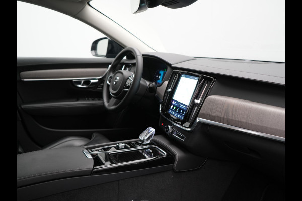 Volvo V90 T6 AWD Plus Dark LONG RANGE PHEV 350pk Dealer O.H. | Trekhaak Af Fabriek | Panodak | Adaptive Cruise | Camera | Harman / Kardon | Lederen Comfortzetels Memory & Ventilatie | Keyless | Blis | Stoelen & Stuur Verwarmd | Apple Carplay | Google | Plug In Hybrid |