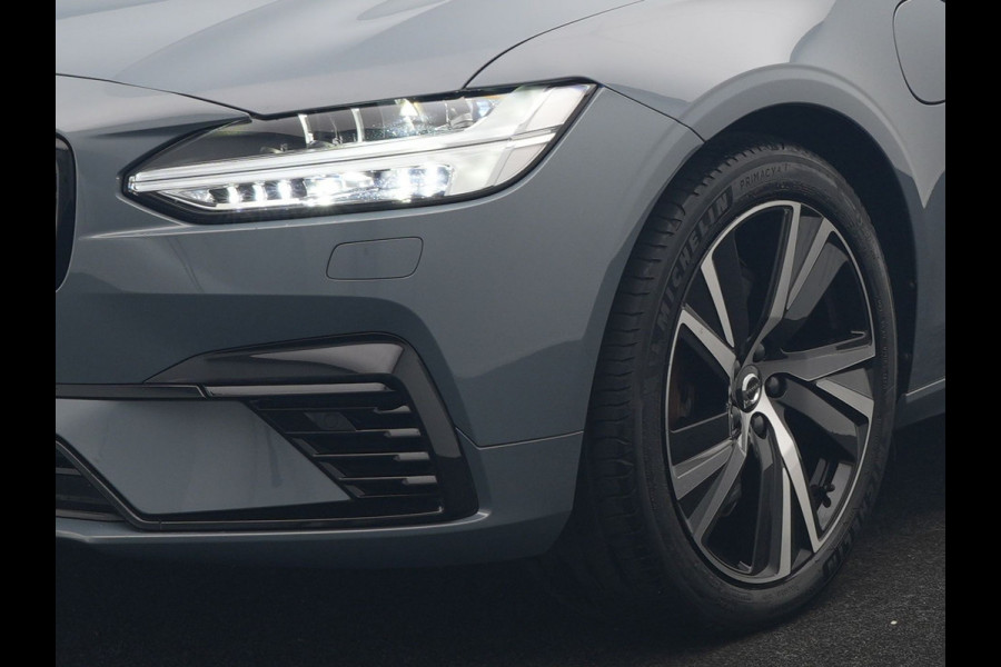 Volvo V90 T6 AWD Plus Dark LONG RANGE PHEV 350pk Dealer O.H. | Trekhaak Af Fabriek | Panodak | Adaptive Cruise | Camera | Harman / Kardon | Lederen Comfortzetels Memory & Ventilatie | Keyless | Blis | Stoelen & Stuur Verwarmd | Apple Carplay | Google | Plug In Hybrid |