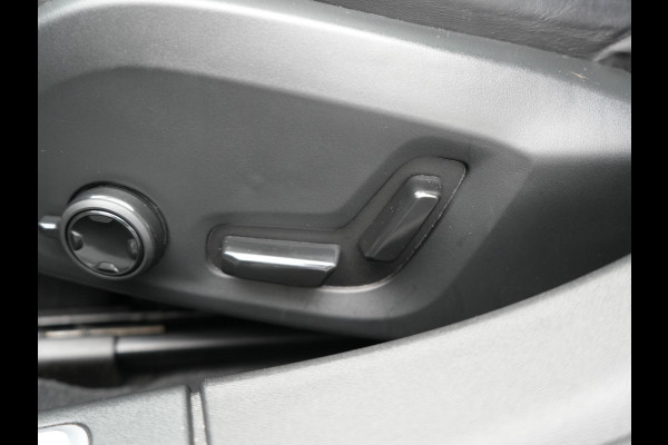 Volvo V90 T6 AWD Plus Dark LONG RANGE PHEV 350pk Dealer O.H. | Trekhaak Af Fabriek | Panodak | Adaptive Cruise | Camera | Harman / Kardon | Lederen Comfortzetels Memory & Ventilatie | Keyless | Blis | Stoelen & Stuur Verwarmd | Apple Carplay | Google | Plug In Hybrid |