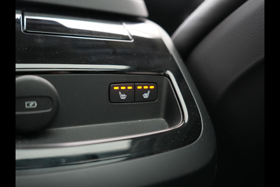 Volvo V90 T6 AWD Plus Dark LONG RANGE PHEV 350pk Dealer O.H. | Trekhaak Af Fabriek | Panodak | Adaptive Cruise | Camera | Harman / Kardon | Lederen Comfortzetels Memory & Ventilatie | Keyless | Blis | Stoelen & Stuur Verwarmd | Apple Carplay | Google | Plug In Hybrid |