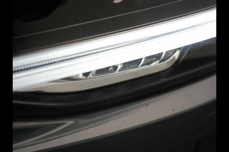 Volvo V90 T6 AWD Plus Dark LONG RANGE PHEV 350pk Dealer O.H. | Trekhaak Af Fabriek | Panodak | Adaptive Cruise | Camera | Harman / Kardon | Lederen Comfortzetels Memory & Ventilatie | Keyless | Blis | Stoelen & Stuur Verwarmd | Apple Carplay | Google | Plug In Hybrid |