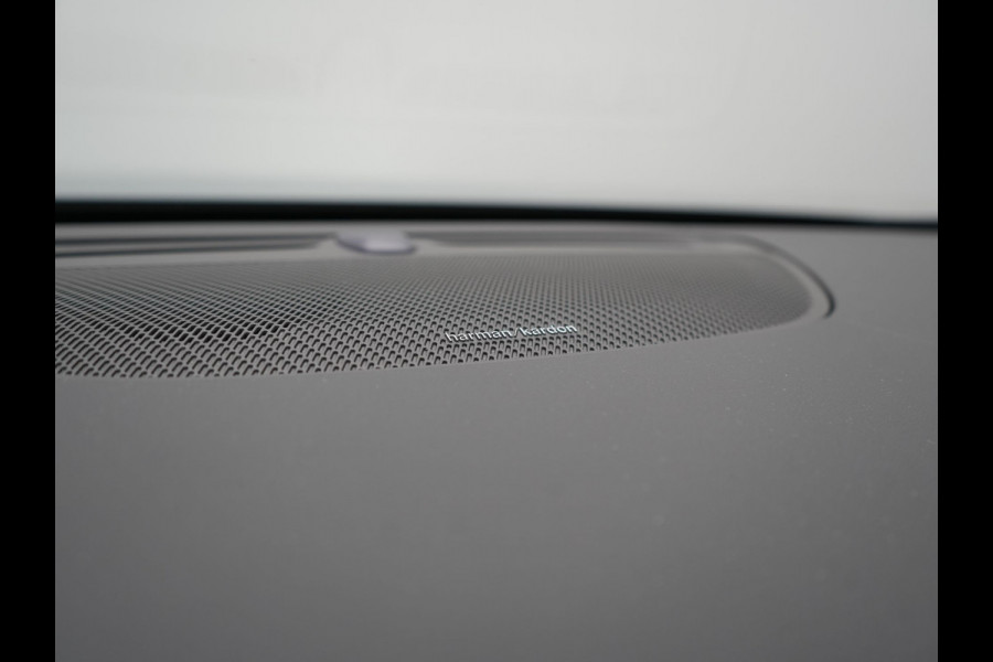 Volvo V90 T6 AWD Plus Dark LONG RANGE PHEV 350pk Dealer O.H. | Trekhaak Af Fabriek | Panodak | Adaptive Cruise | Camera | Harman / Kardon | Lederen Comfortzetels Memory & Ventilatie | Keyless | Blis | Stoelen & Stuur Verwarmd | Apple Carplay | Google | Plug In Hybrid |