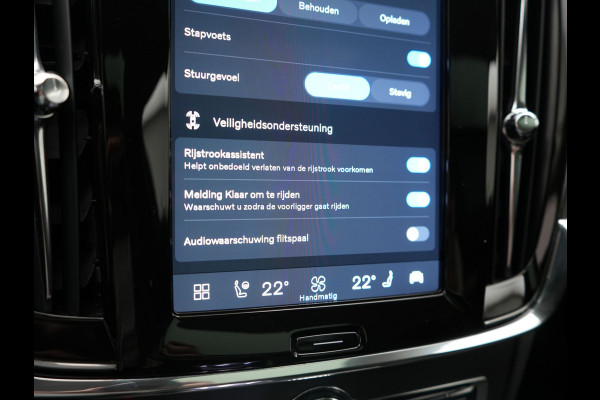 Volvo V90 T6 AWD Plus Dark LONG RANGE PHEV 350pk Dealer O.H. | Trekhaak Af Fabriek | Panodak | Adaptive Cruise | Camera | Harman / Kardon | Lederen Comfortzetels Memory & Ventilatie | Keyless | Blis | Stoelen & Stuur Verwarmd | Apple Carplay | Google | Plug In Hybrid |